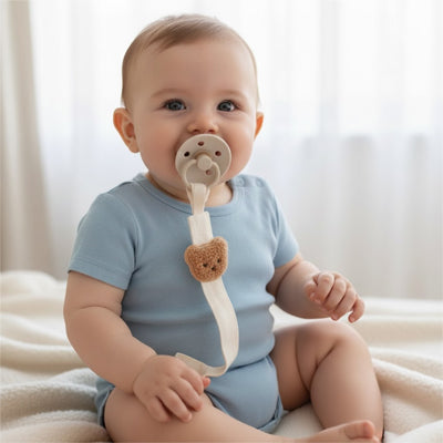 Attache tetine pour bébé souriant, tétine propre et accessible