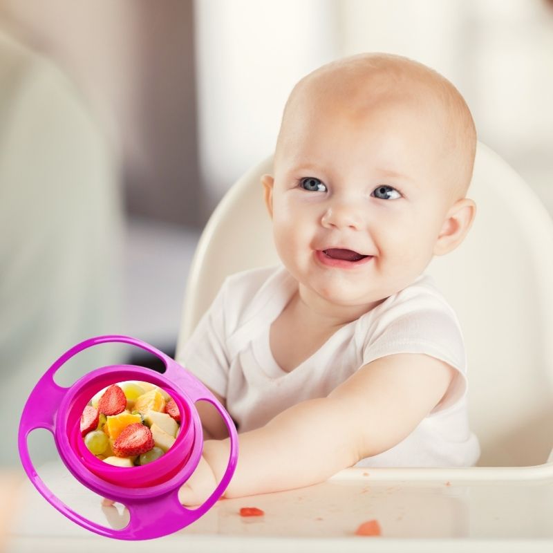 Bébé fille mange fruits dans bol anti-renversement rose