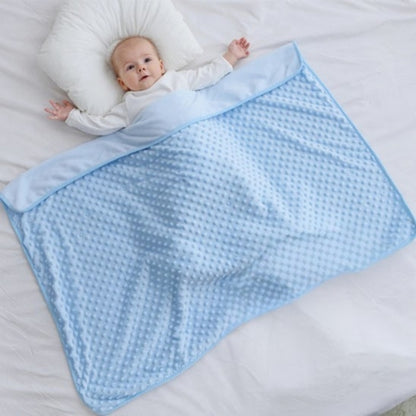 Couverture bébé bleue en coton couvrant bébé