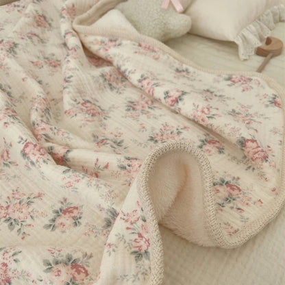 Couverture bébé fille beige avec fleurs roses