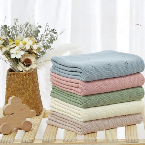 Couverture bebe tricot de différentes couleurs