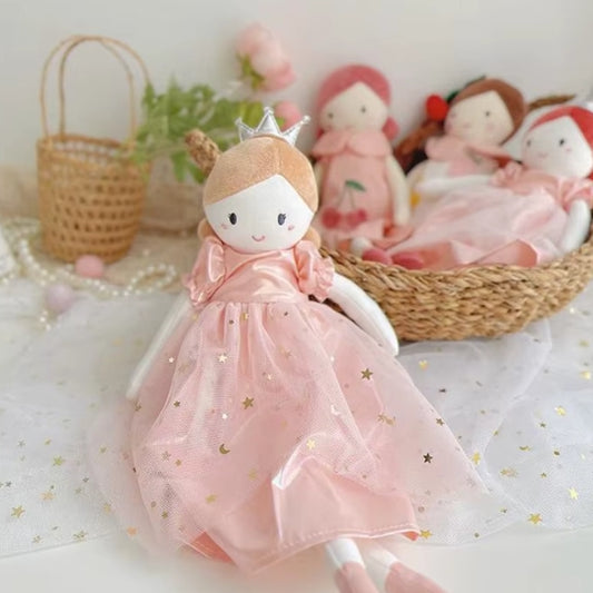 Doudou fille princesse sur commode chambre enfant