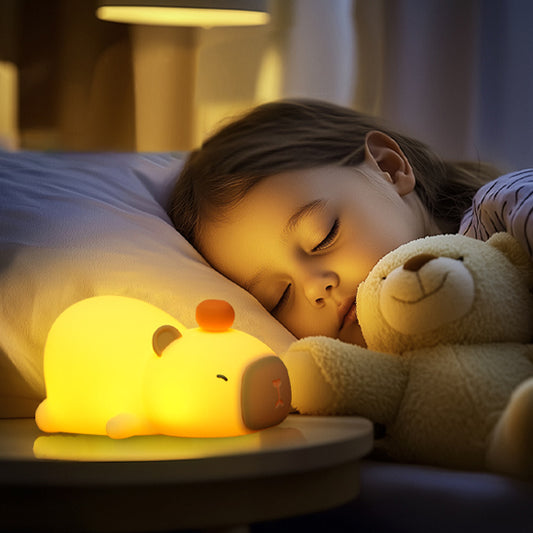 enfant fille dort paisiblement avec veilleuse bebe led silicone