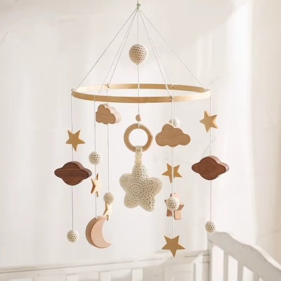 Mobile musical bébé en bois éléments nuages, lune, étoiles