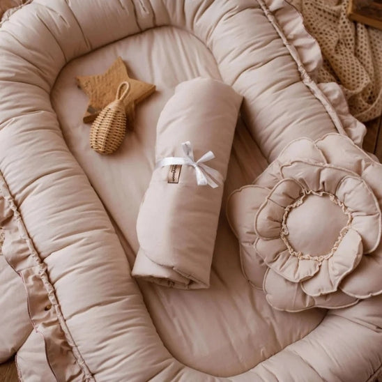 Réducteur de lit bébé beige rembourré