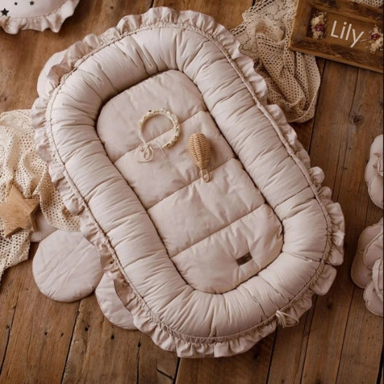 Réducteur de lit bébé beige cocon de naissance