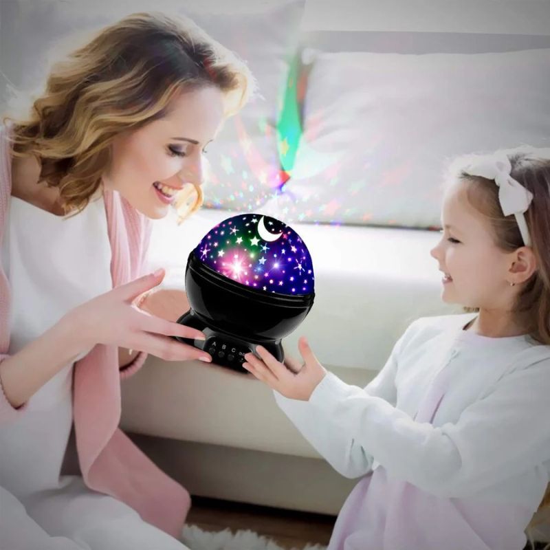 Veilleuse bébé projection plafond maman offre cadeau à sa fille